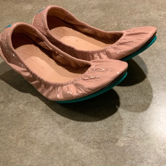 Size 9 patent blush Tieks (SOLD) - Picture 3 of 8